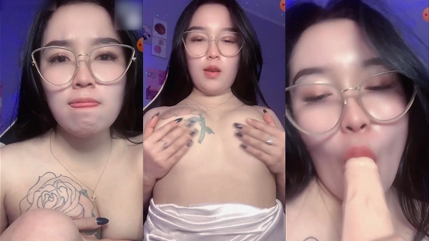 Host Kacamata Binal Kepengin Ngemut Punyamu